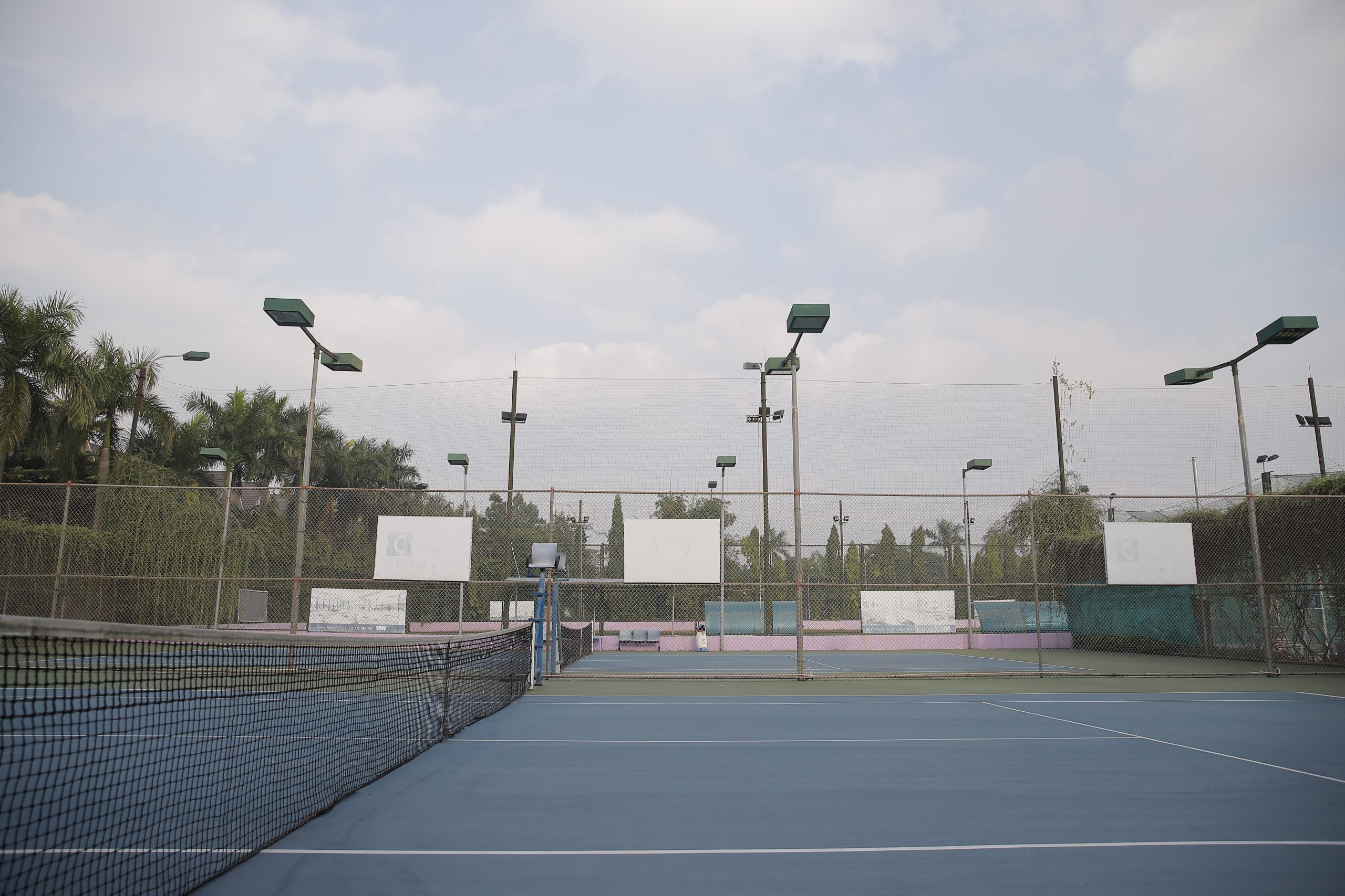 Sân tennis, sân bóng đá, sân cầu lông