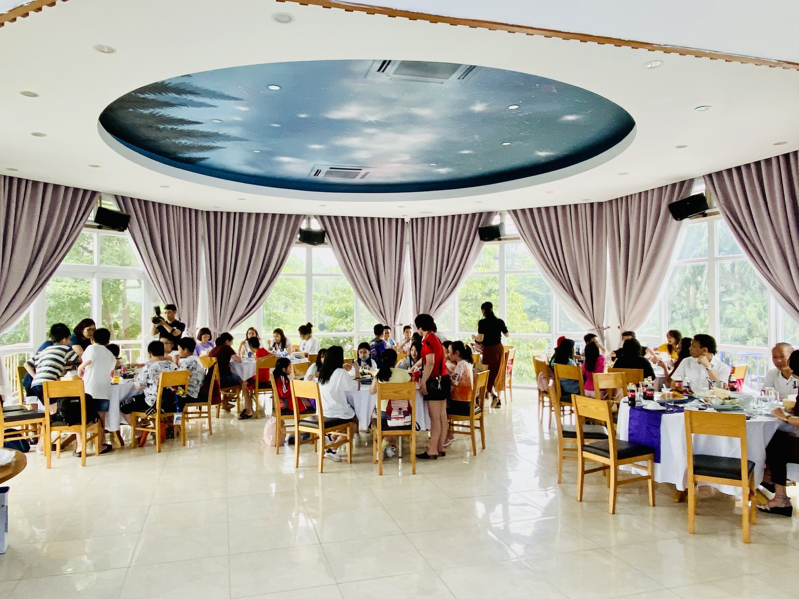 Tiệc kỷ niệm 